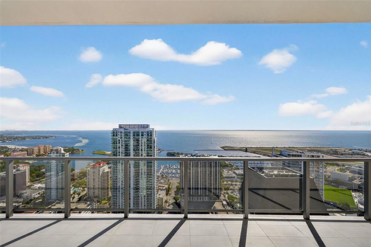 275 1st Avenue S, Unit 4202, Saint Petersburg, FL 33701 Photo