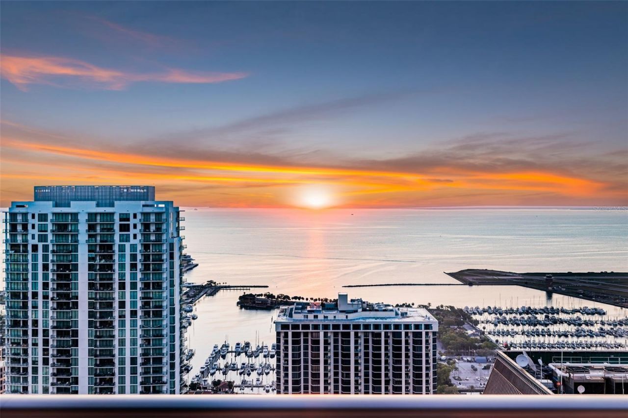 275 1st Avenue S, Unit 4202, Saint Petersburg, FL 33701 Photo