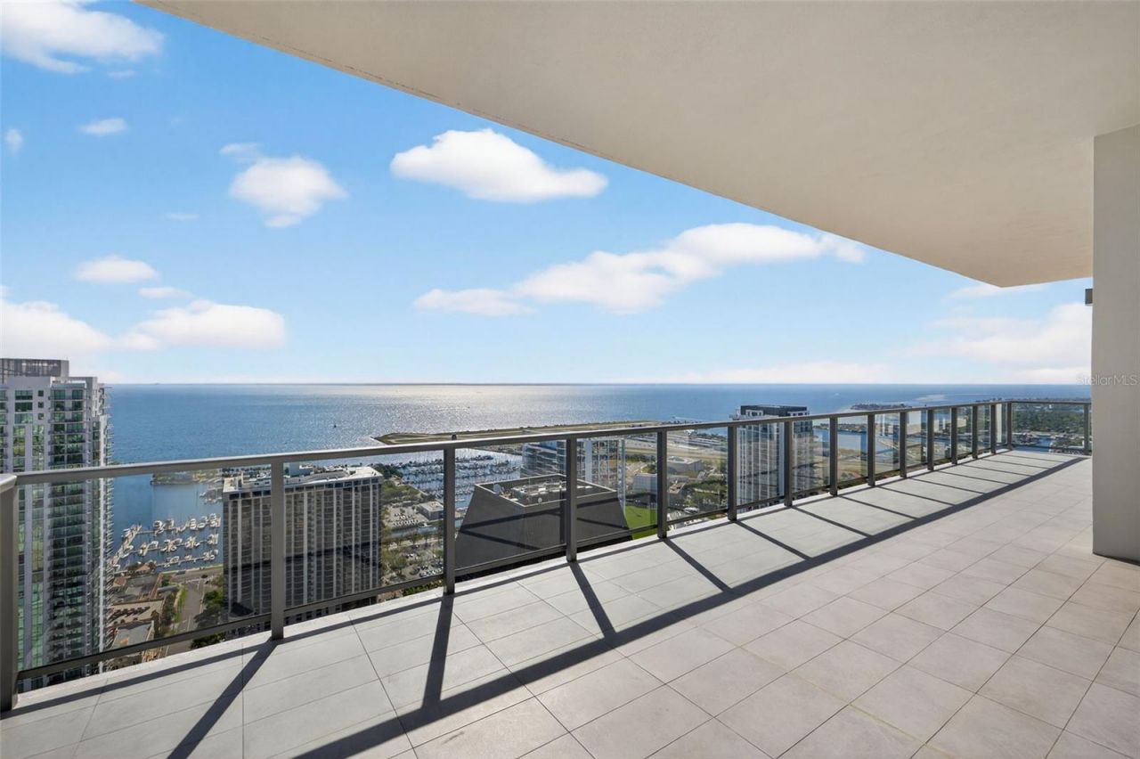 275 1st Avenue S, Unit 4202, Saint Petersburg, FL 33701 Photo