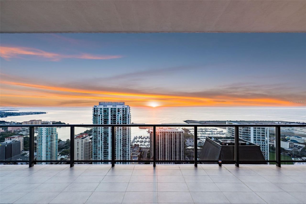 275 1st Avenue S, Unit 4202, Saint Petersburg, FL 33701 Photo