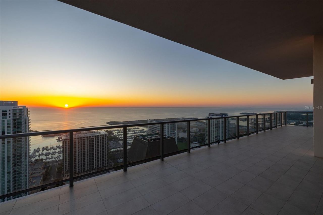 275 1st Avenue S, Unit 4202, Saint Petersburg, FL 33701 Photo