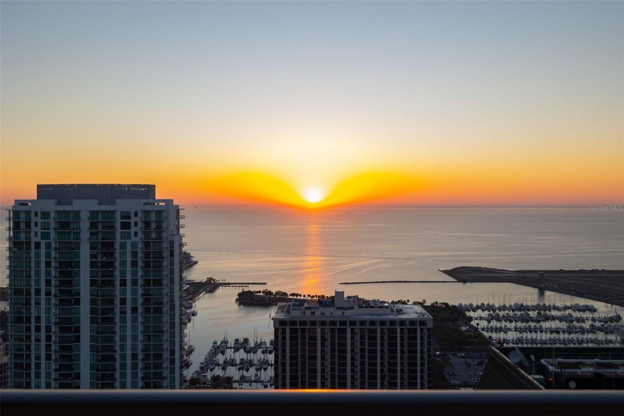 275 1st Avenue S, Unit 4202, Saint Petersburg, FL 33701 Photo