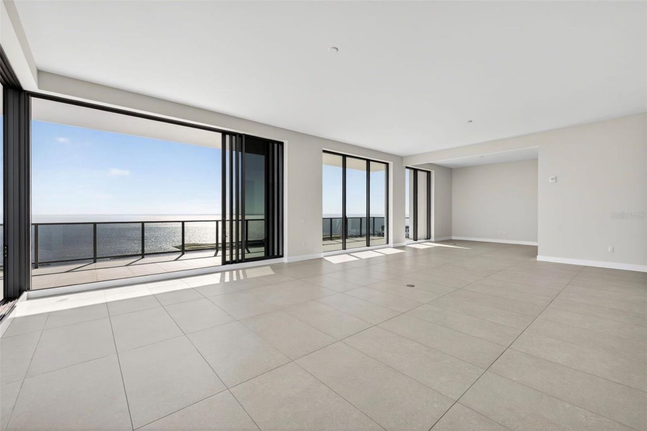 275 1st Avenue S, Unit 4202, Saint Petersburg, FL 33701 Photo