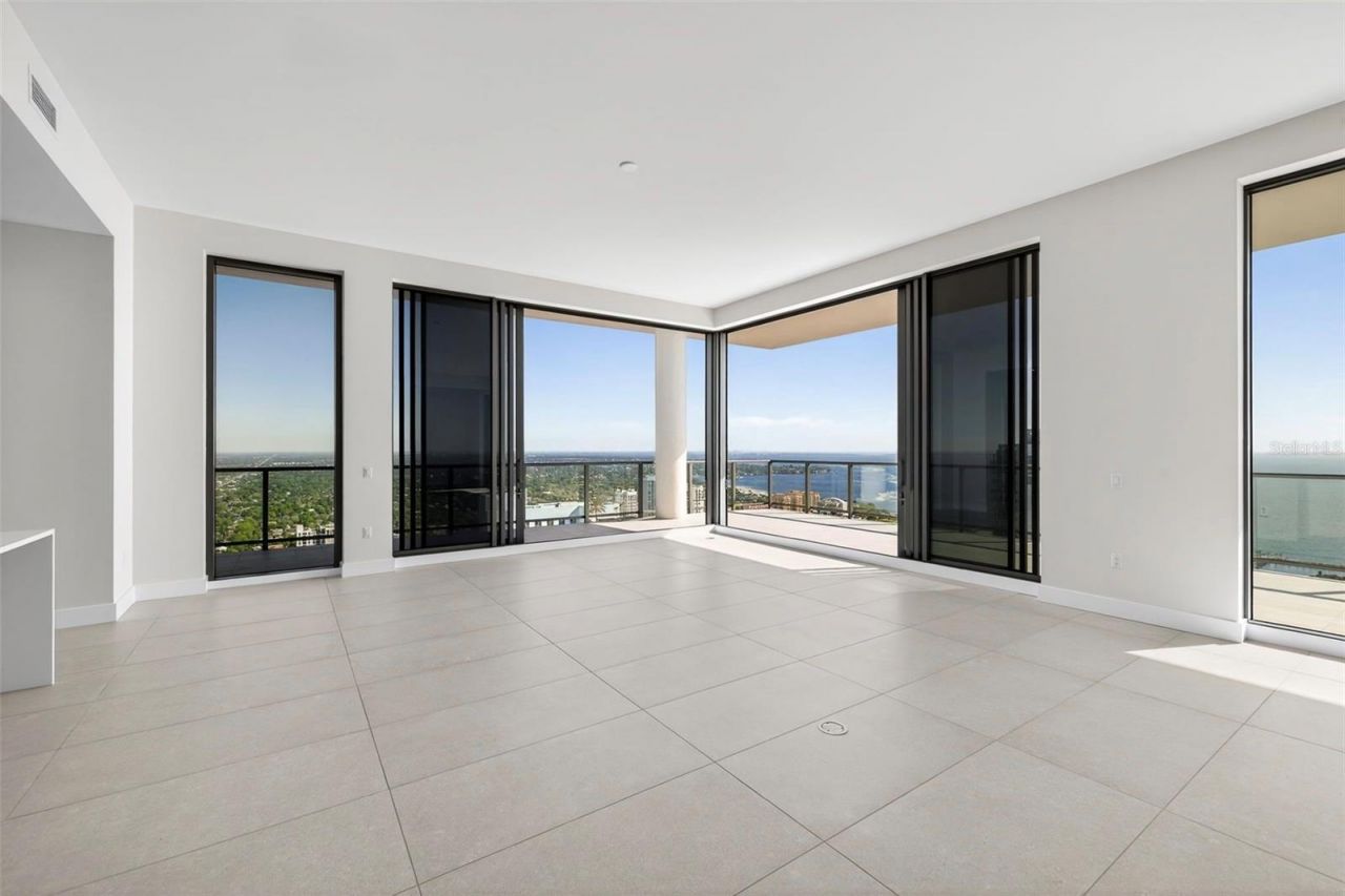 275 1st Avenue S, Unit 4202, Saint Petersburg, FL 33701 Photo