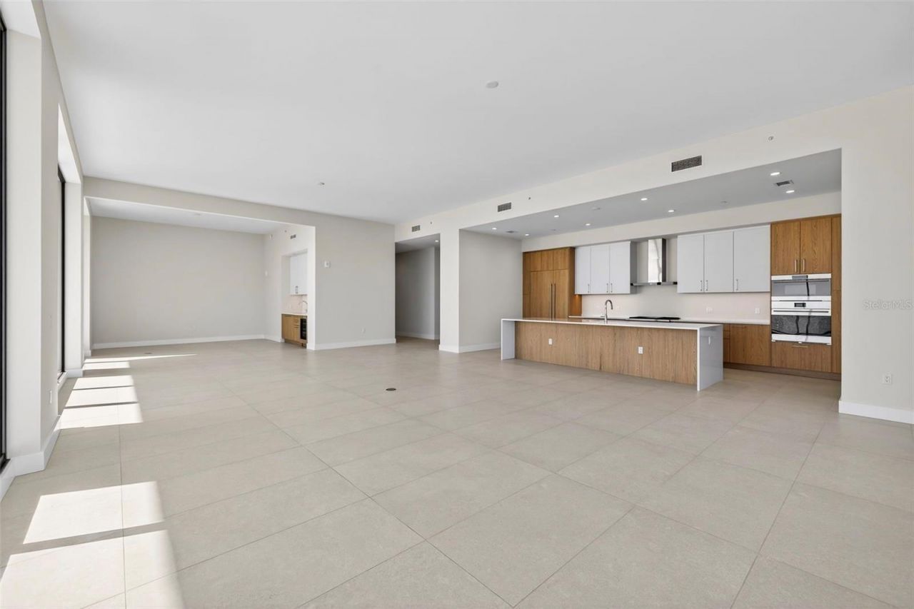 275 1st Avenue S, Unit 4202, Saint Petersburg, FL 33701 Photo