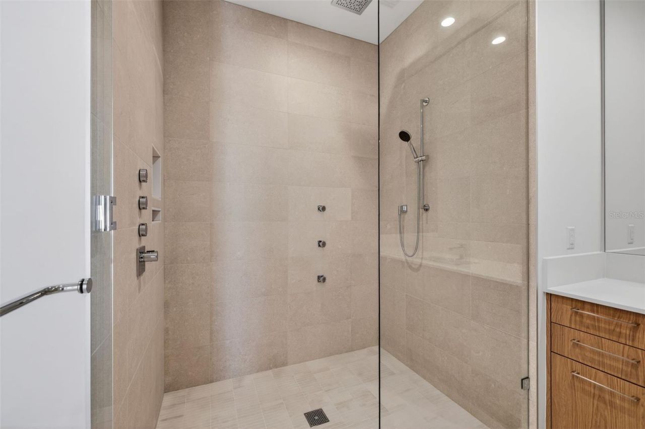 275 1st Avenue S, Unit 4202, Saint Petersburg, FL 33701 Photo