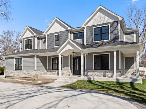 1418 W Maude Avenue , Arlington Heights, IL 60004