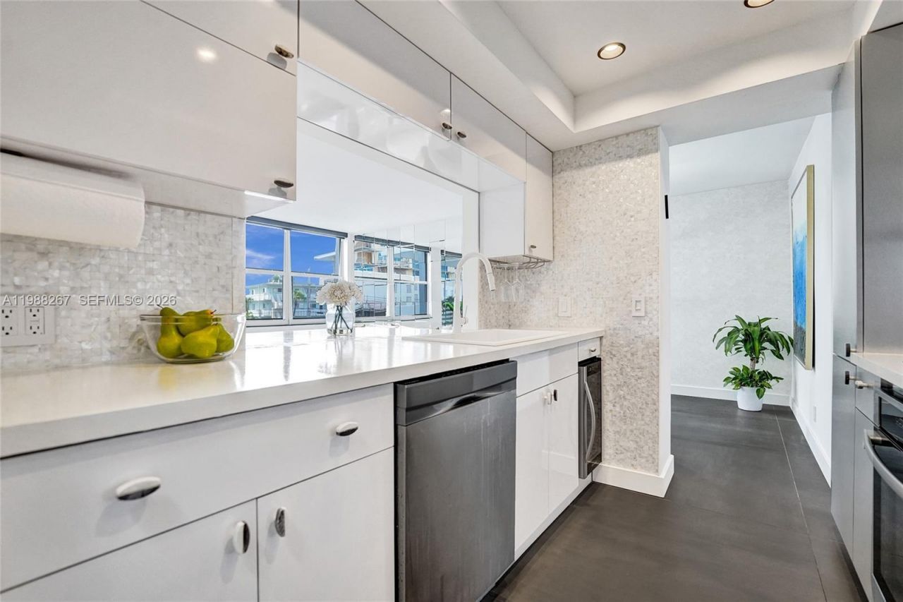 430 Golden Isles Dr , Unit 201, Hallandale Beach, FL 33009 Photo