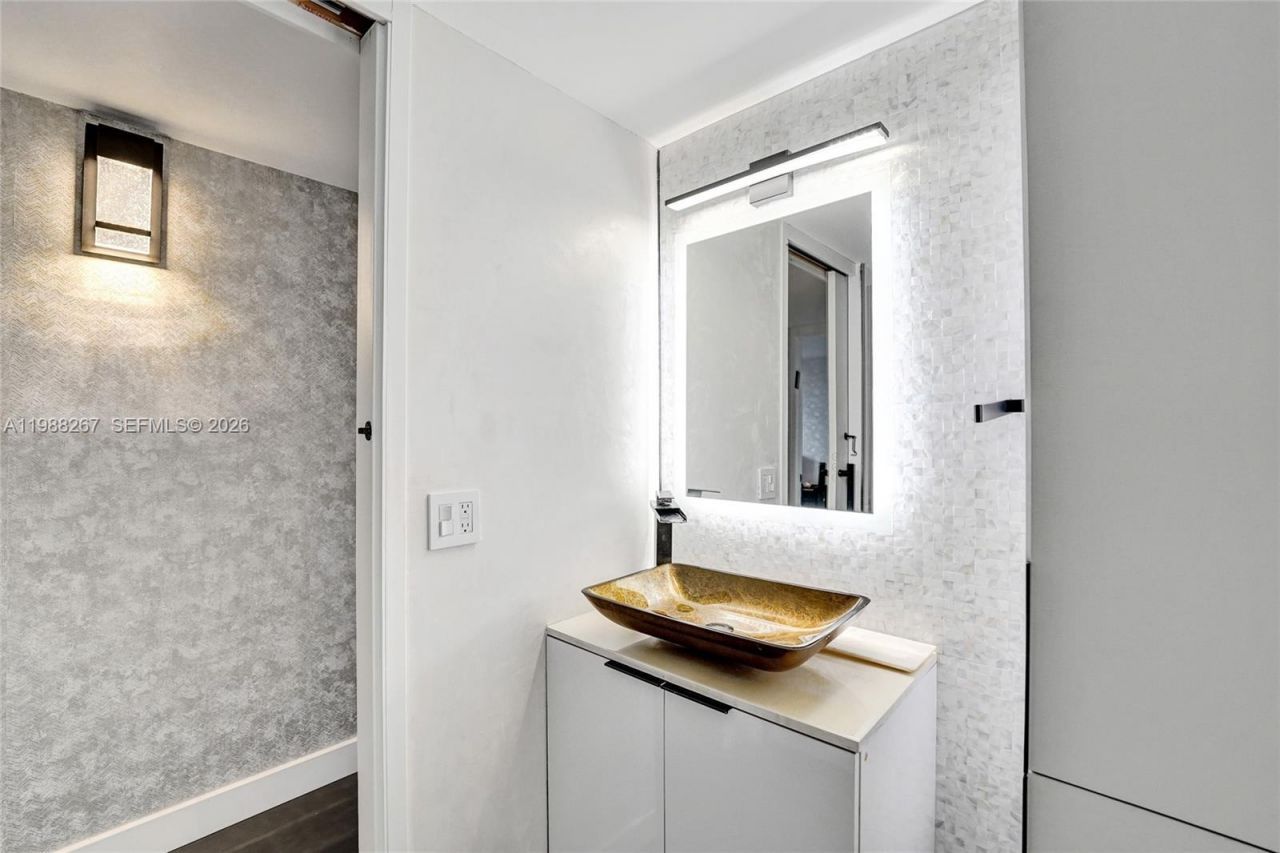 430 Golden Isles Dr , Unit 201, Hallandale Beach, FL 33009 Photo