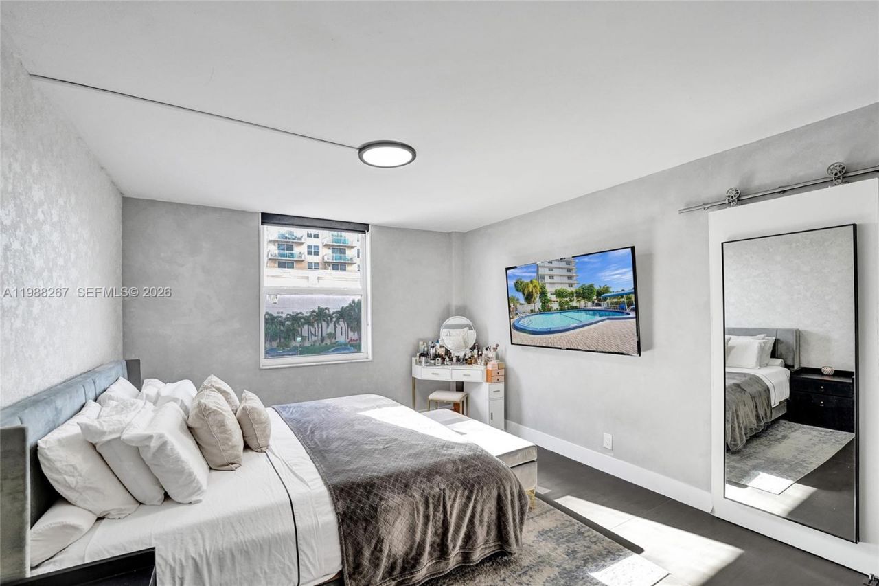 430 Golden Isles Dr , Unit 201, Hallandale Beach, FL 33009 Photo