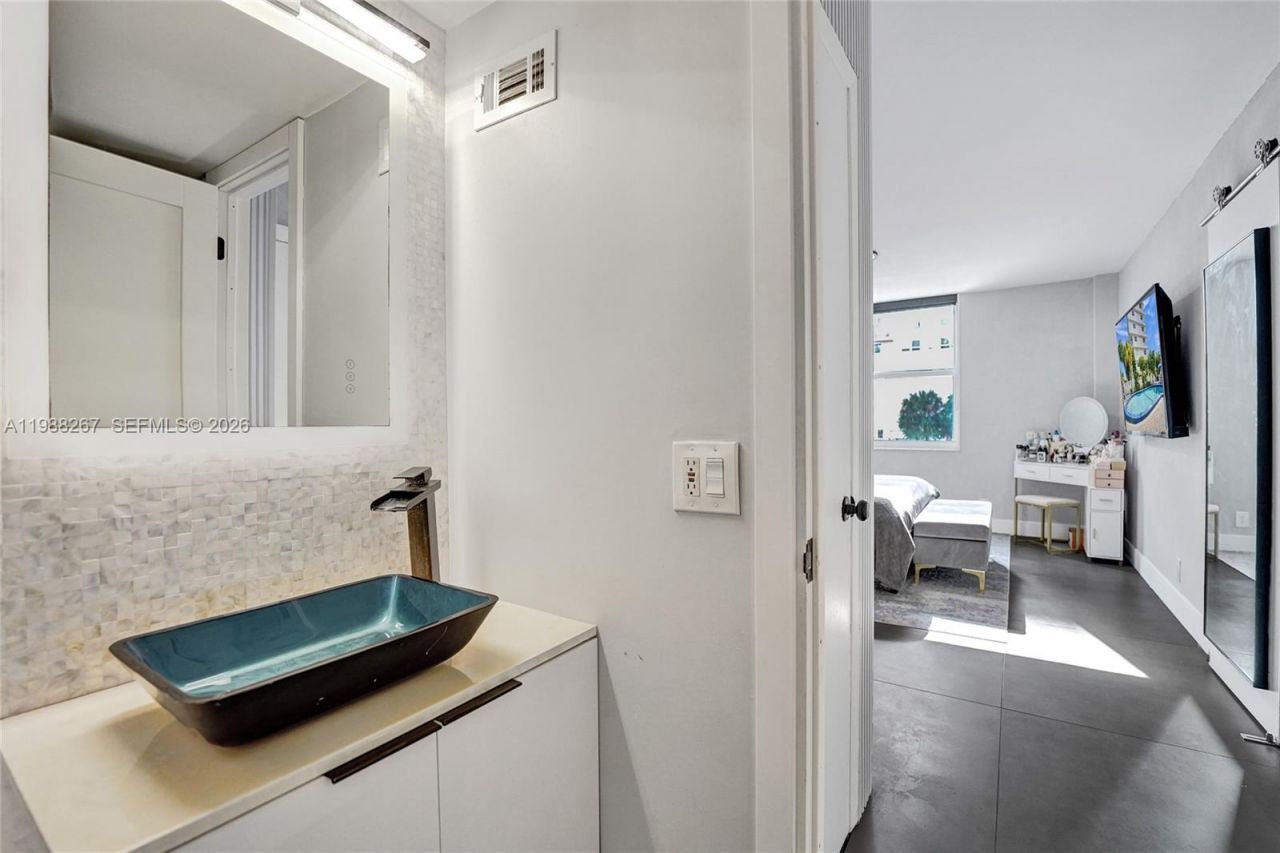 430 Golden Isles Dr , Unit 201, Hallandale Beach, FL 33009 Photo