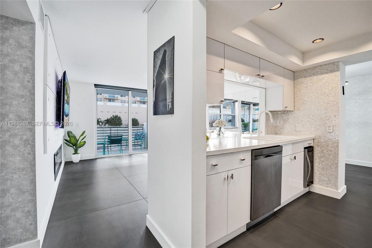 430 Golden Isles Dr , Unit 201, Hallandale Beach, FL 33009 Photo