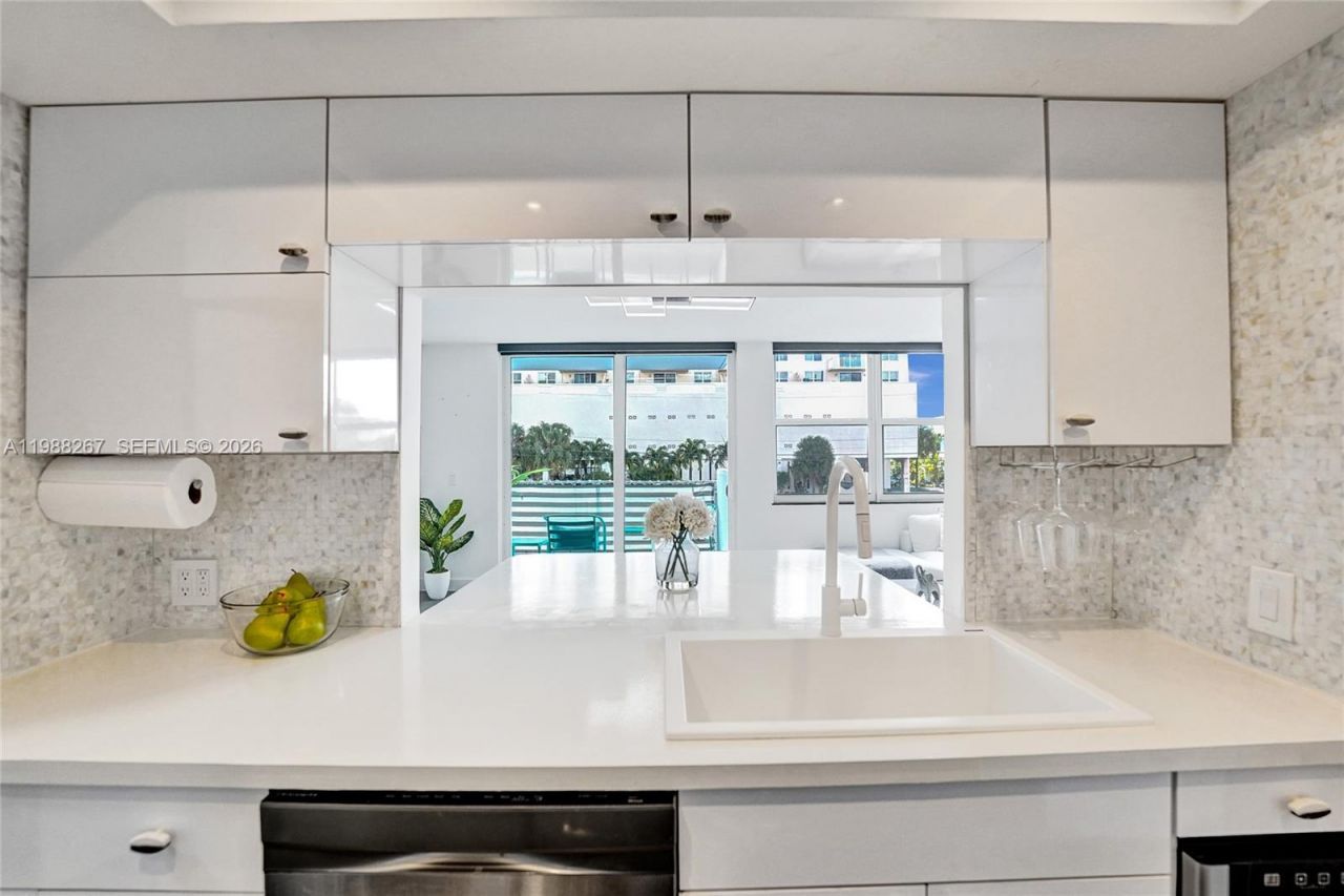 430 Golden Isles Dr , Unit 201, Hallandale Beach, FL 33009 Photo