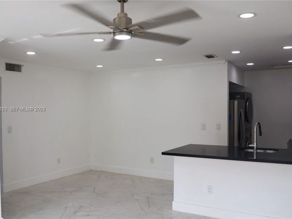 2550 W 67th Pl , Unit 22-32, Hialeah, FL 33016