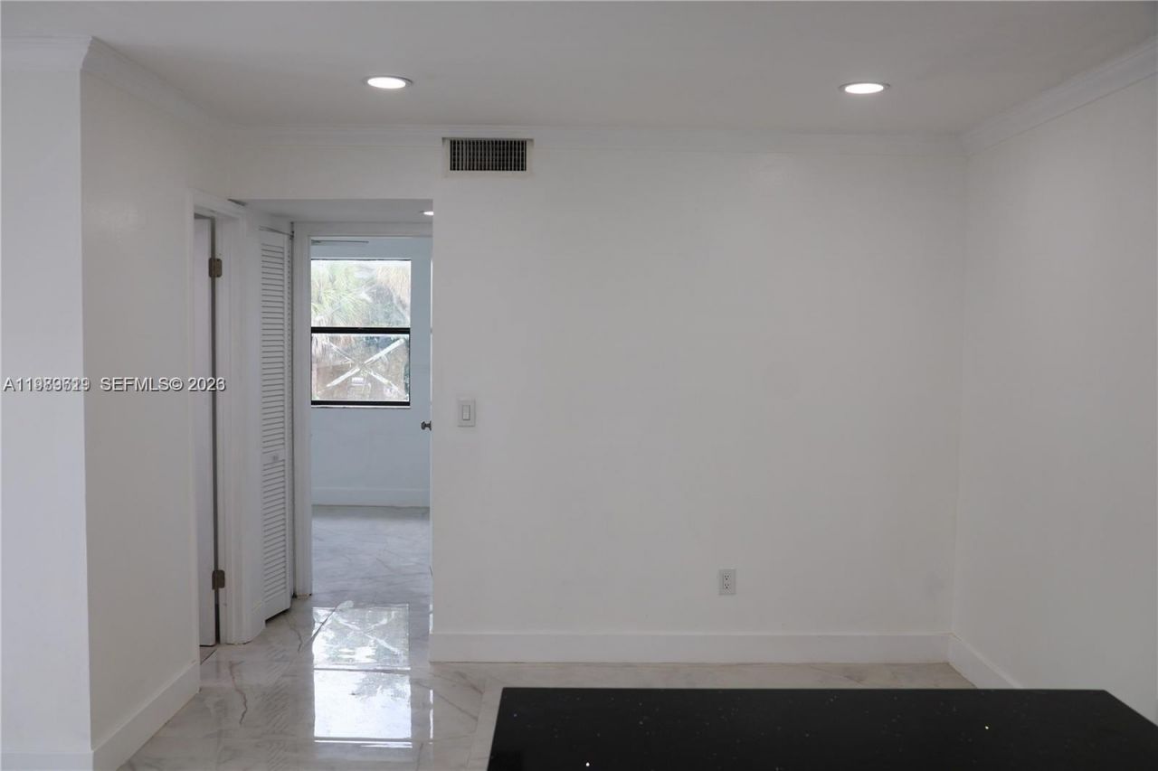 2550 W 67th Pl , Unit 22-32, Hialeah, FL 33016 Photo