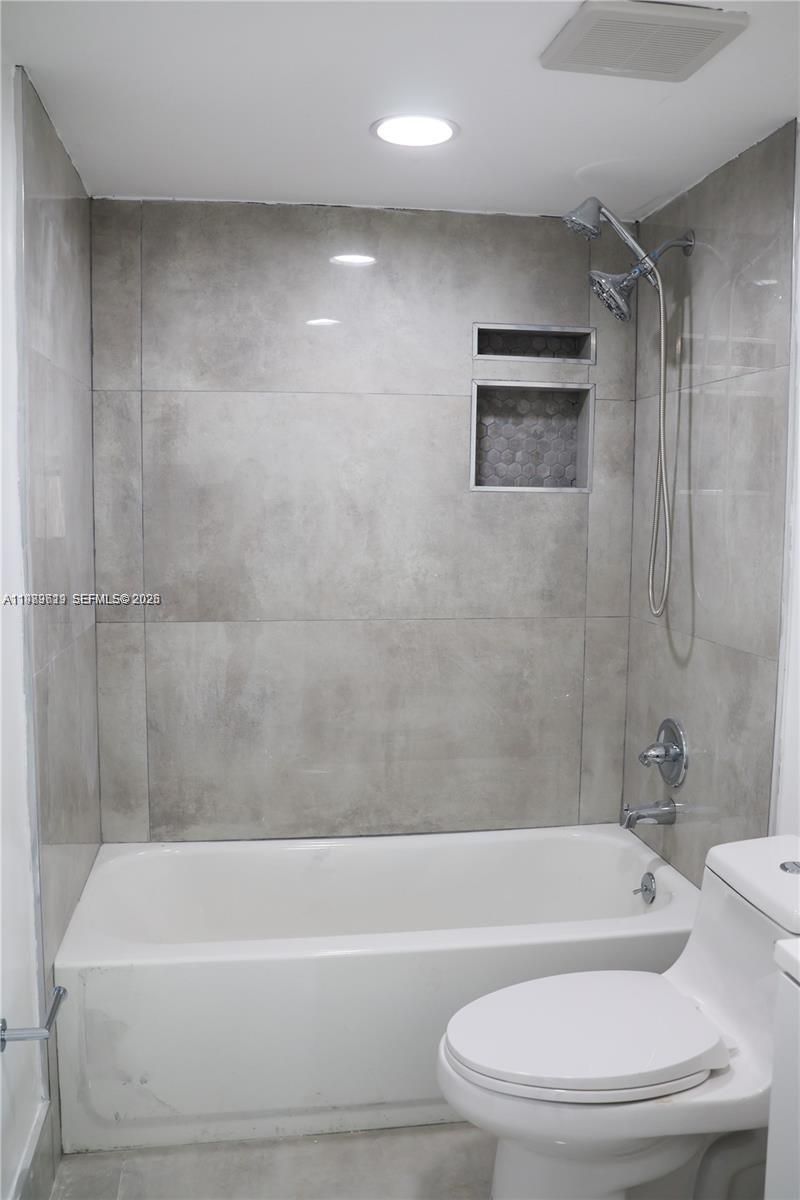 2550 W 67th Pl, Unit 22-32, Hialeah, FL 33016 Photo