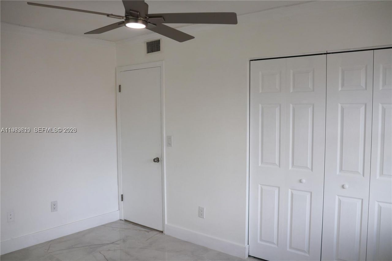 2550 W 67th Pl, Unit 22-32, Hialeah, FL 33016 Photo