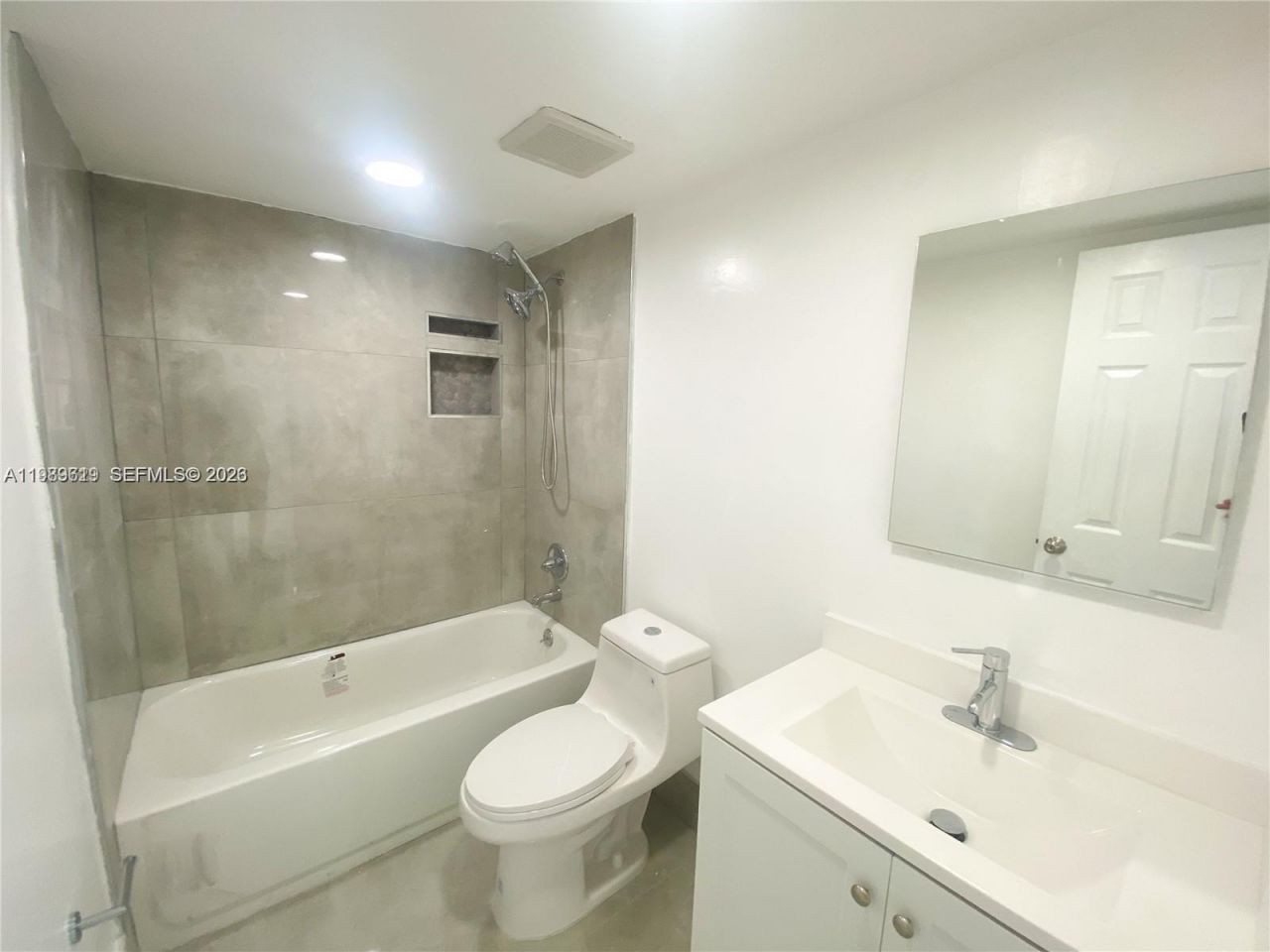 2550 W 67th Pl , Unit 22-32, Hialeah, FL 33016 Photo