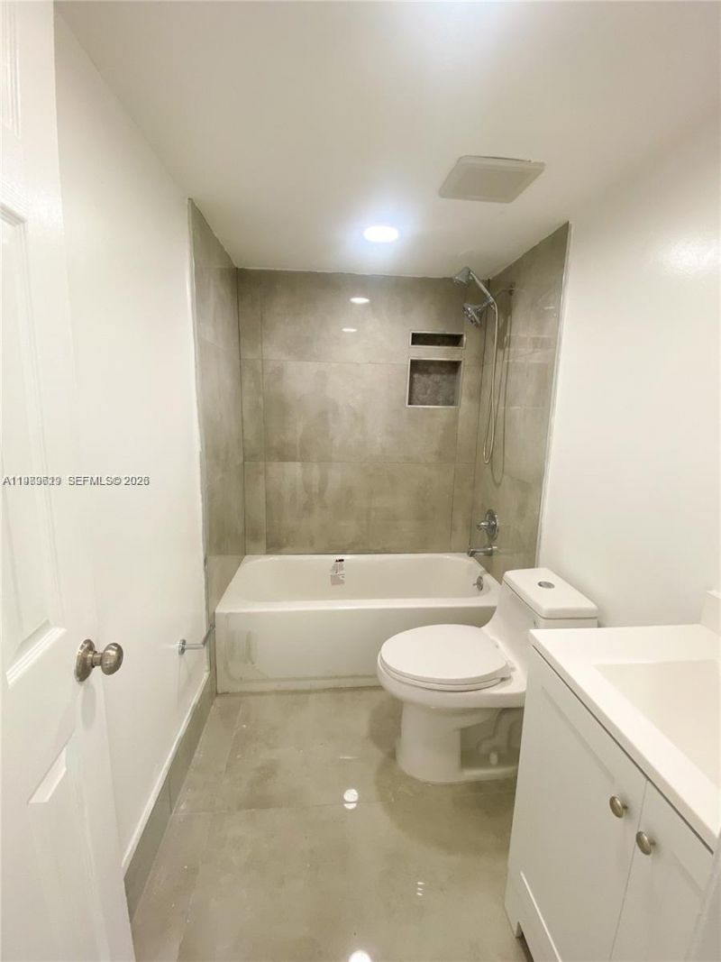2550 W 67th Pl , Unit 22-32, Hialeah, FL 33016 Photo