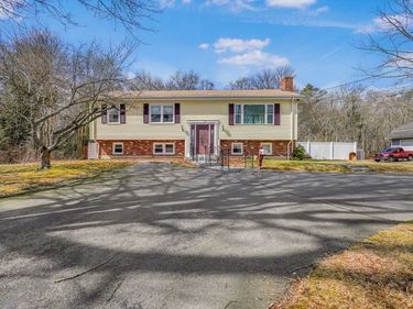 24 Sylvia St, Fairhaven, MA 02719