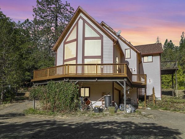 950 Bear Creek Road, Cave Junction, OR 97523