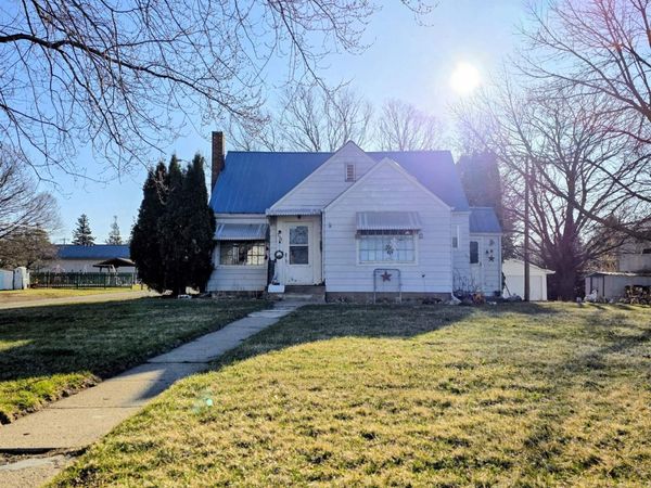 233 Main Street, Colesburg, IA 52035