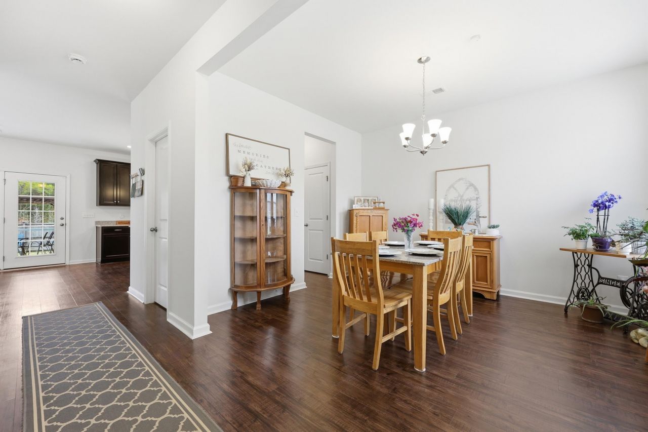 121 Sugeree Drive Photo 4