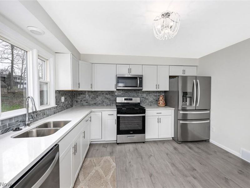 439 Strader Road, Akron, OH 44305 Photo 8