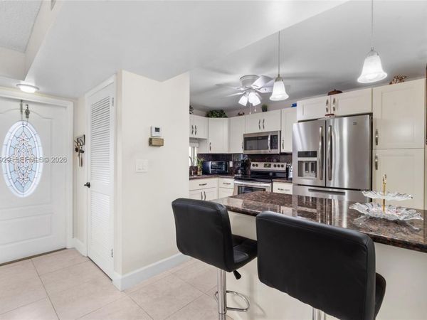 9420 S Hollybrook Lake Dr, Unit 206, Pembroke Pines, FL 33025