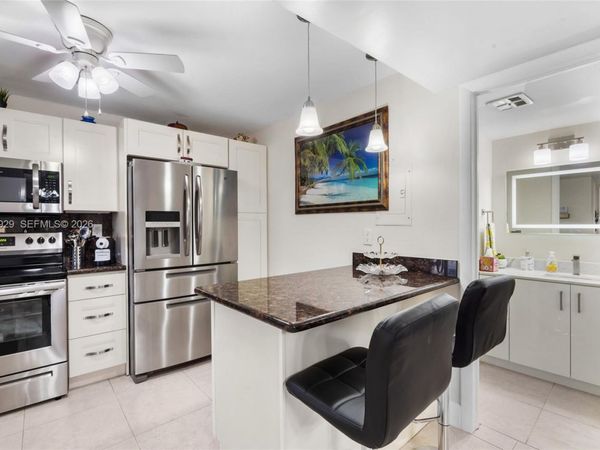 9420 S Hollybrook Lake Dr, Unit 206, Pembroke Pines, FL 33025