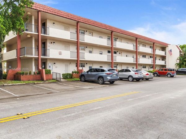 9420 S Hollybrook Lake Dr , Unit 206, Pembroke Pines, FL 33025