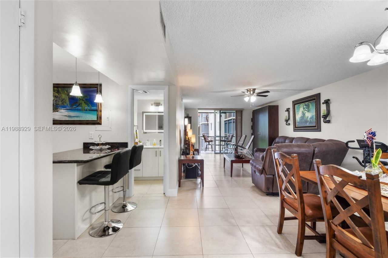 9420 S Hollybrook Lake Dr, Unit 206, Pembroke Pines, FL 33025 Photo