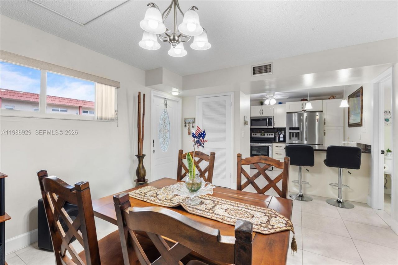 9420 S Hollybrook Lake Dr, Unit 206, Pembroke Pines, FL 33025 Photo