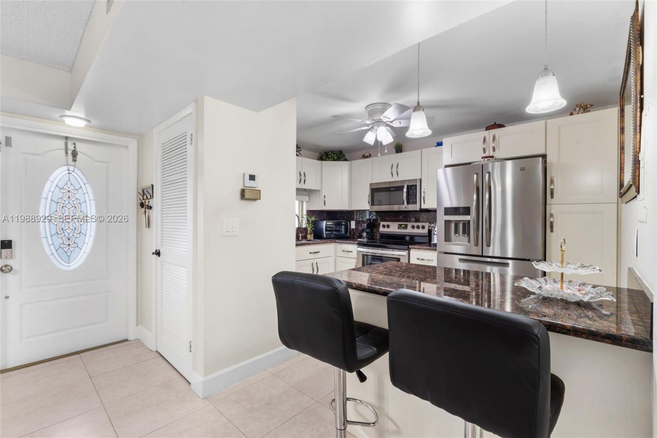 9420 S Hollybrook Lake Dr, Unit 206, Pembroke Pines, FL 33025 Photo