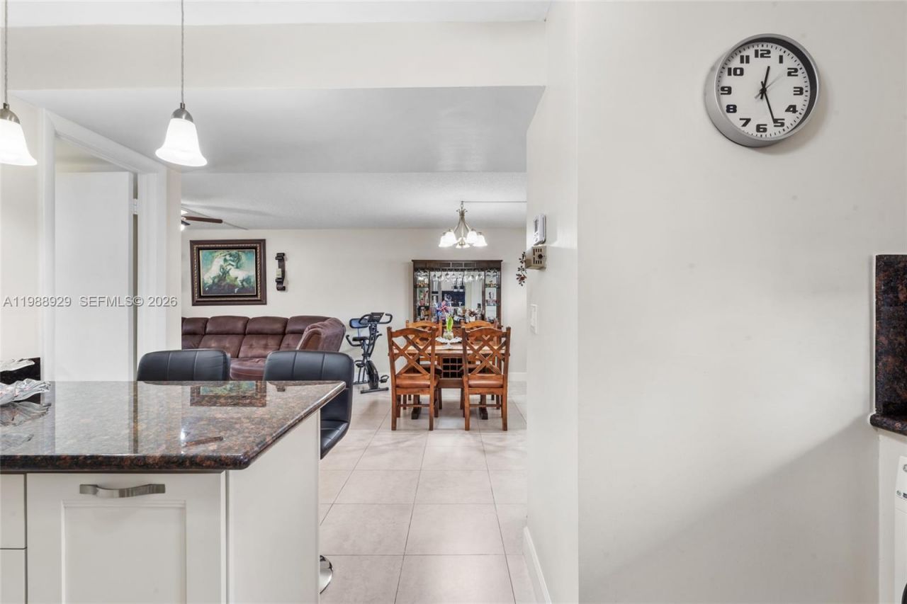 9420 S Hollybrook Lake Dr, Unit 206, Pembroke Pines, FL 33025 Photo