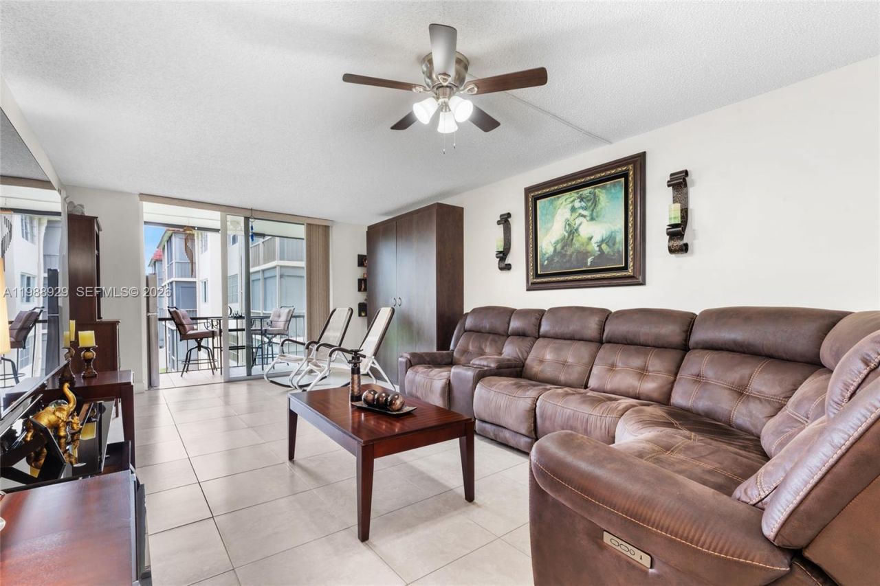9420 S Hollybrook Lake Dr, Unit 206, Pembroke Pines, FL 33025 Photo
