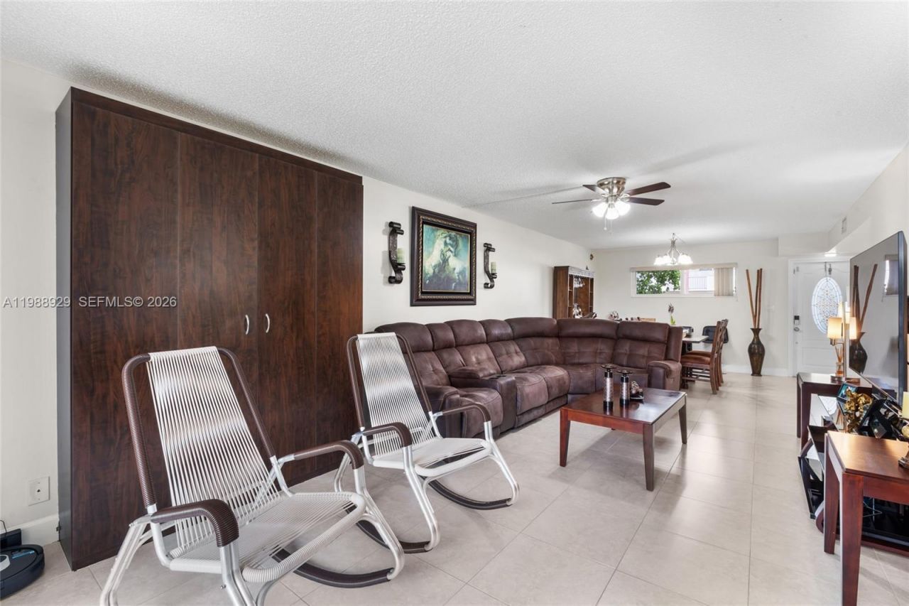 9420 S Hollybrook Lake Dr, Unit 206, Pembroke Pines, FL 33025 Photo