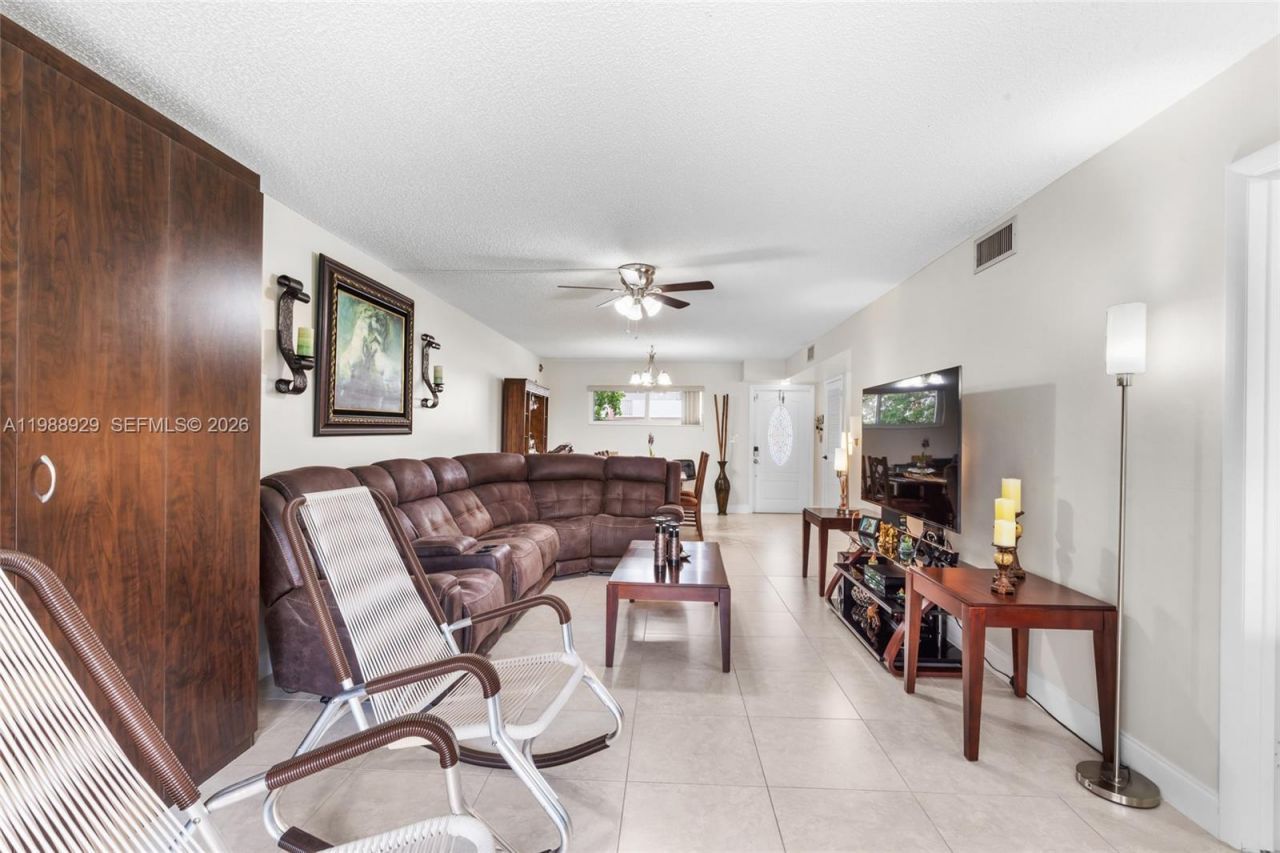 9420 S Hollybrook Lake Dr, Unit 206, Pembroke Pines, FL 33025 Photo