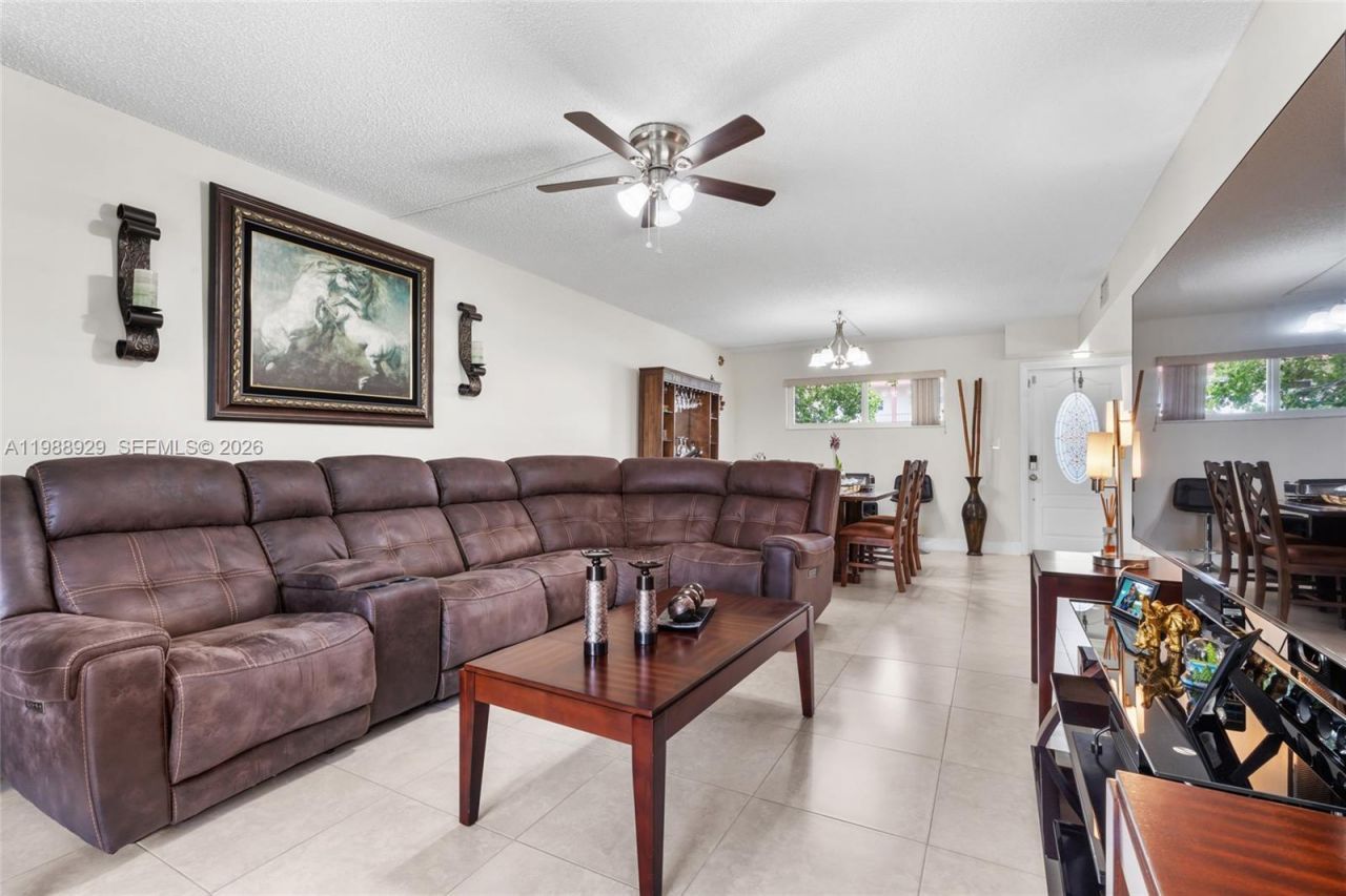 9420 S Hollybrook Lake Dr, Unit 206, Pembroke Pines, FL 33025 Photo