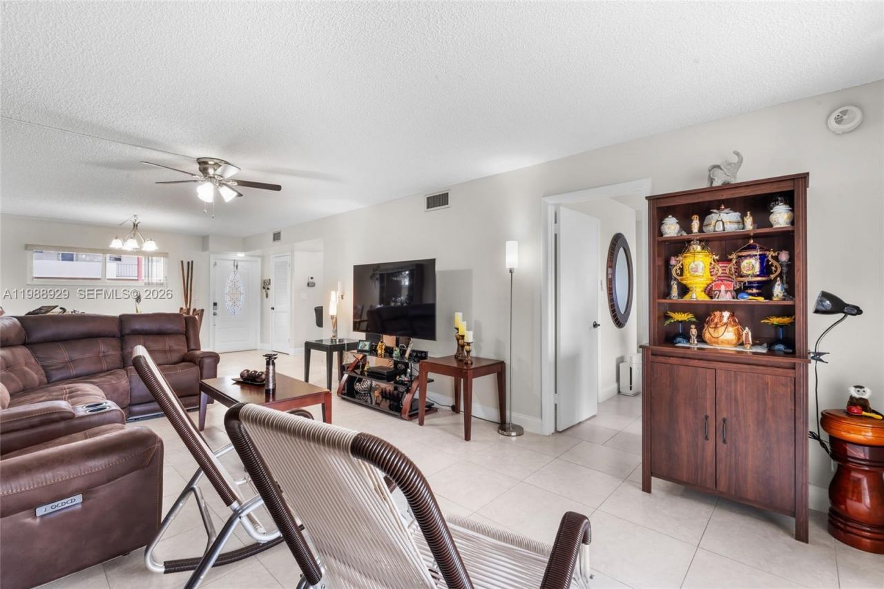 9420 S Hollybrook Lake Dr, Unit 206, Pembroke Pines, FL 33025 Photo