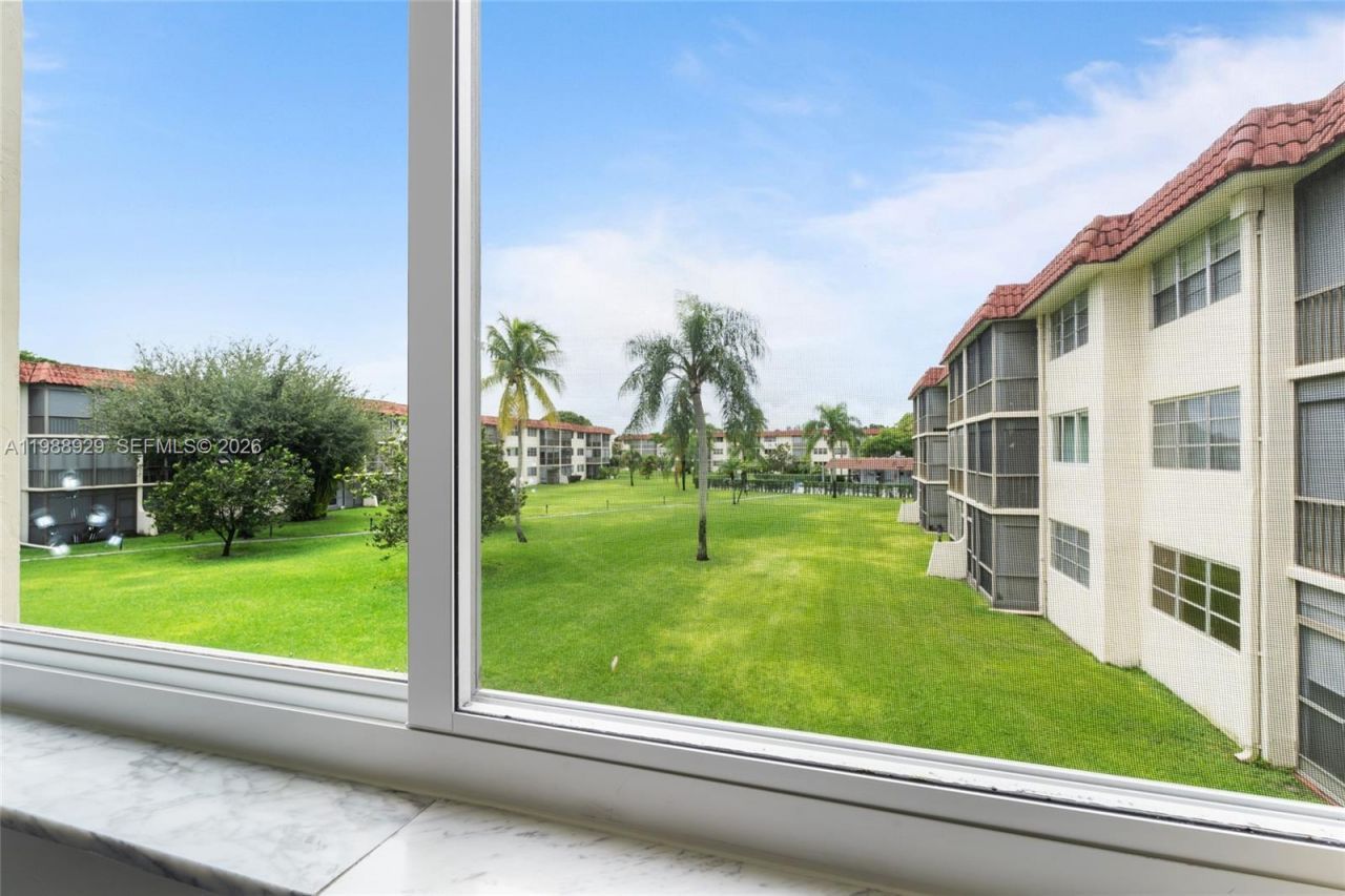 9420 S Hollybrook Lake Dr, Unit 206, Pembroke Pines, FL 33025 Photo