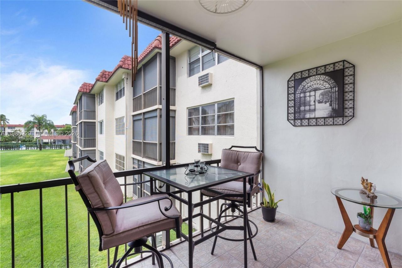 9420 S Hollybrook Lake Dr, Unit 206, Pembroke Pines, FL 33025 Photo
