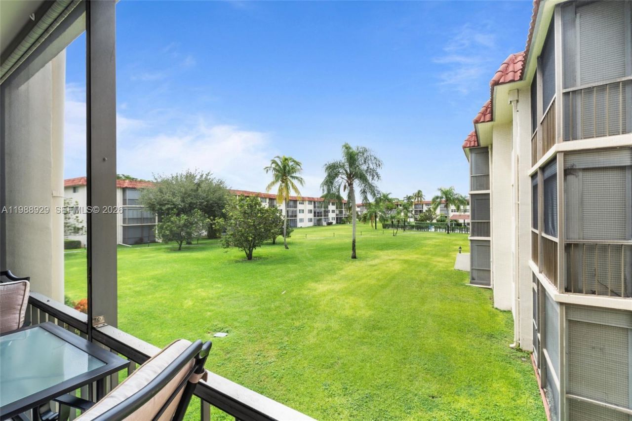 9420 S Hollybrook Lake Dr, Unit 206, Pembroke Pines, FL 33025 Photo