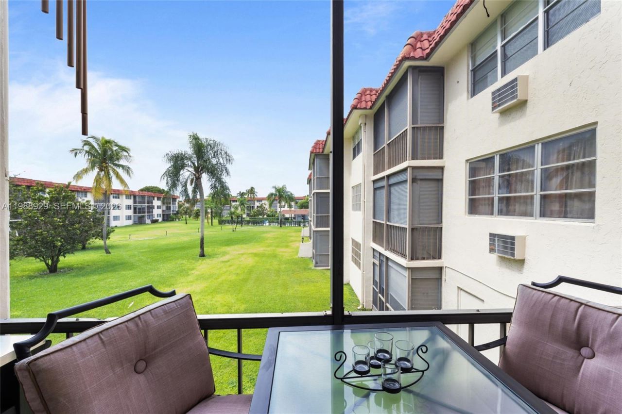 9420 S Hollybrook Lake Dr, Unit 206, Pembroke Pines, FL 33025 Photo