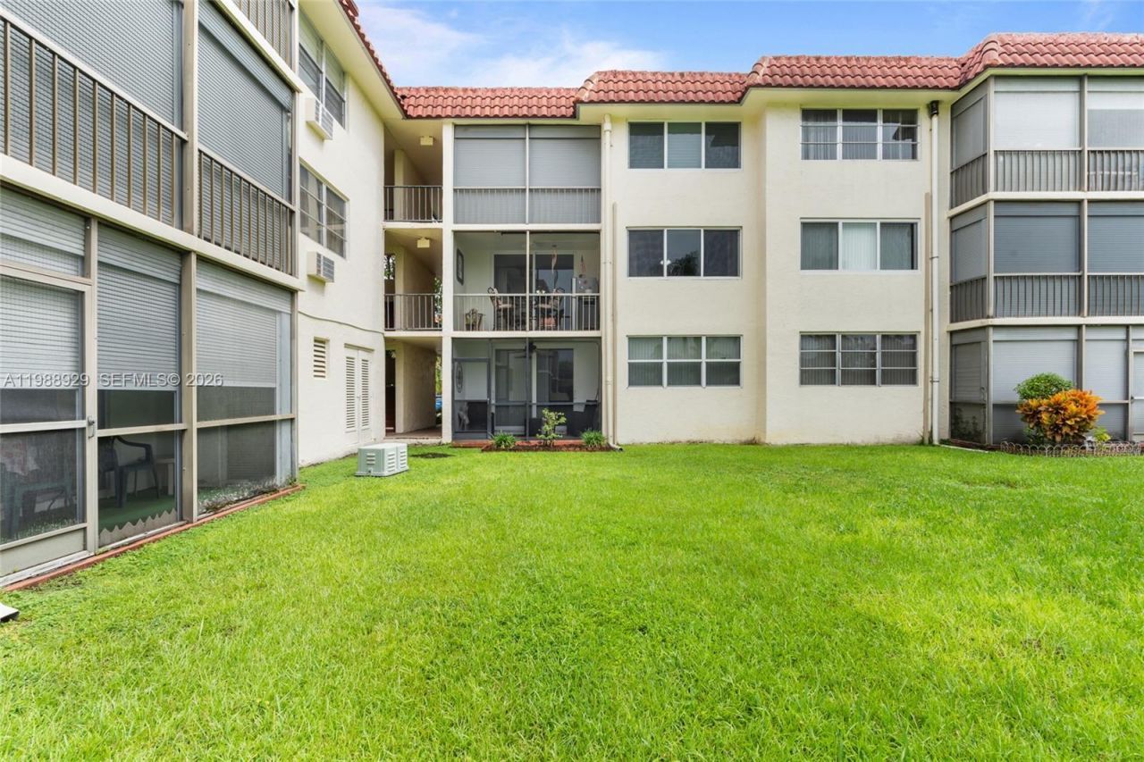 9420 S Hollybrook Lake Dr, Unit 206, Pembroke Pines, FL 33025 Photo