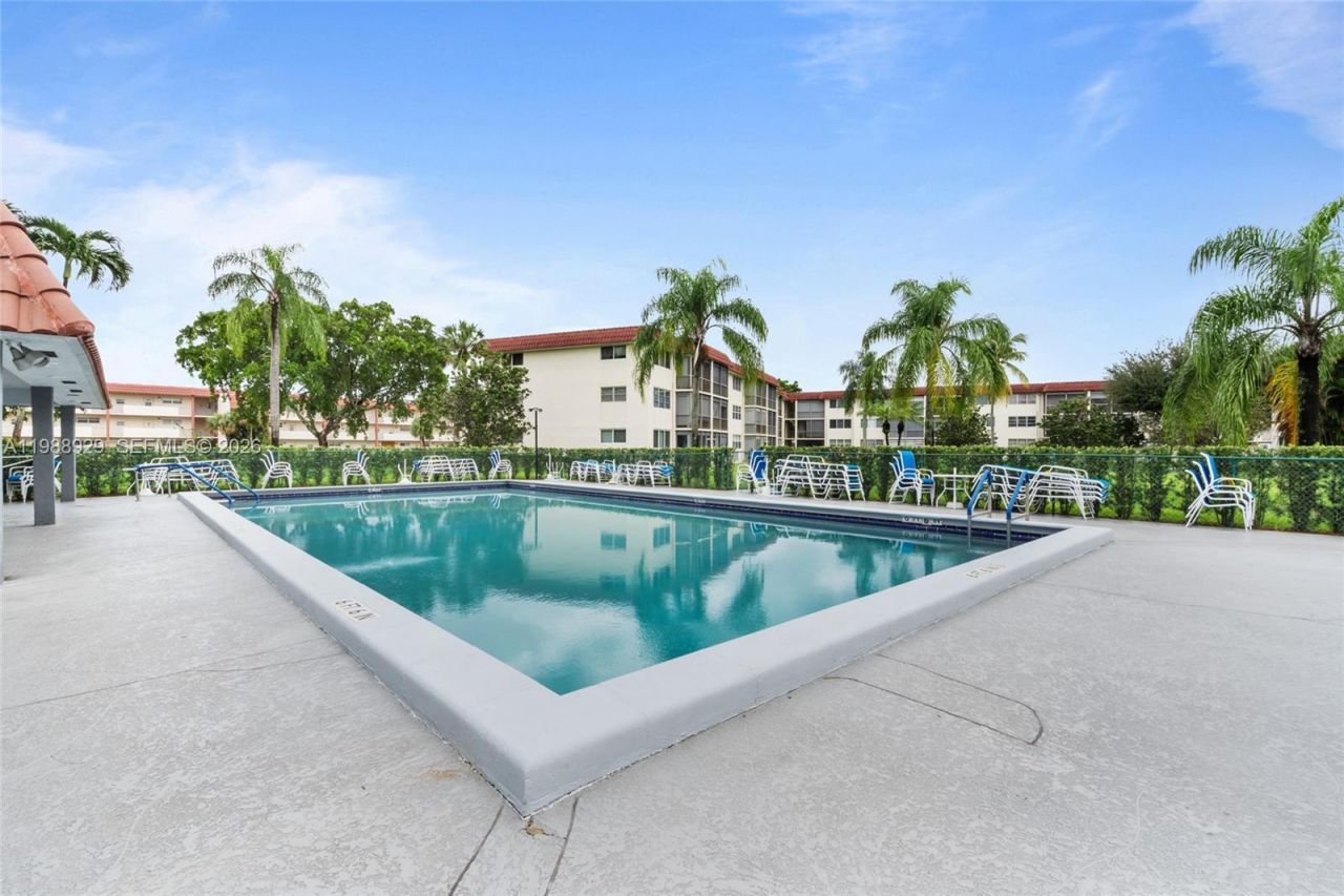 9420 S Hollybrook Lake Dr , Unit 206, Pembroke Pines, FL 33025 Photo