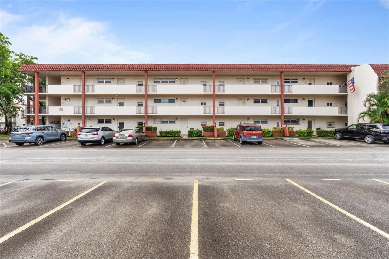 9420 S Hollybrook Lake Dr, Unit 206, Pembroke Pines, FL 33025 Photo