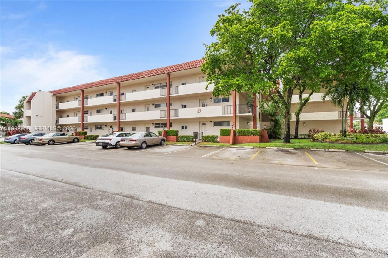 9420 S Hollybrook Lake Dr, Unit 206, Pembroke Pines, FL 33025 Photo