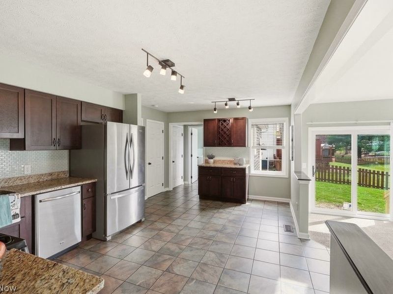 2340 Sandalwood Drive, Twinsburg, OH 44087 Photo 10