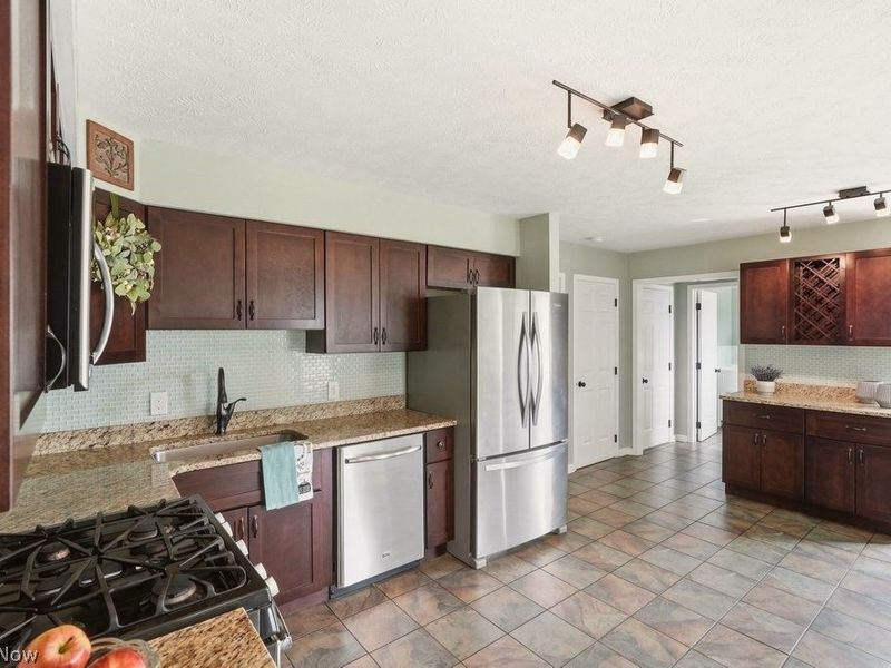 2340 Sandalwood Drive, Twinsburg, OH 44087 Photo 11